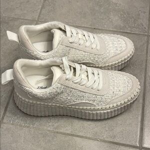 Universal Thread Cream Textured Sneakers